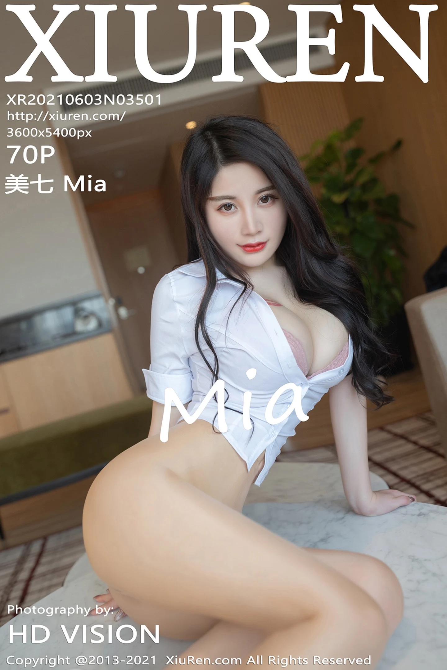 图片[2]-[XiuRen秀人网]VOL.3501 嫩模美七Mia澳门旅拍私房超薄无内肉丝裤袜秀火辣身材诱惑写真70P-秀人网官方网站